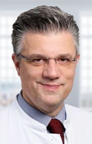 Izv. Prof. (Univ. Osijek, HR) Dr. Dr. med. Robert Bernat